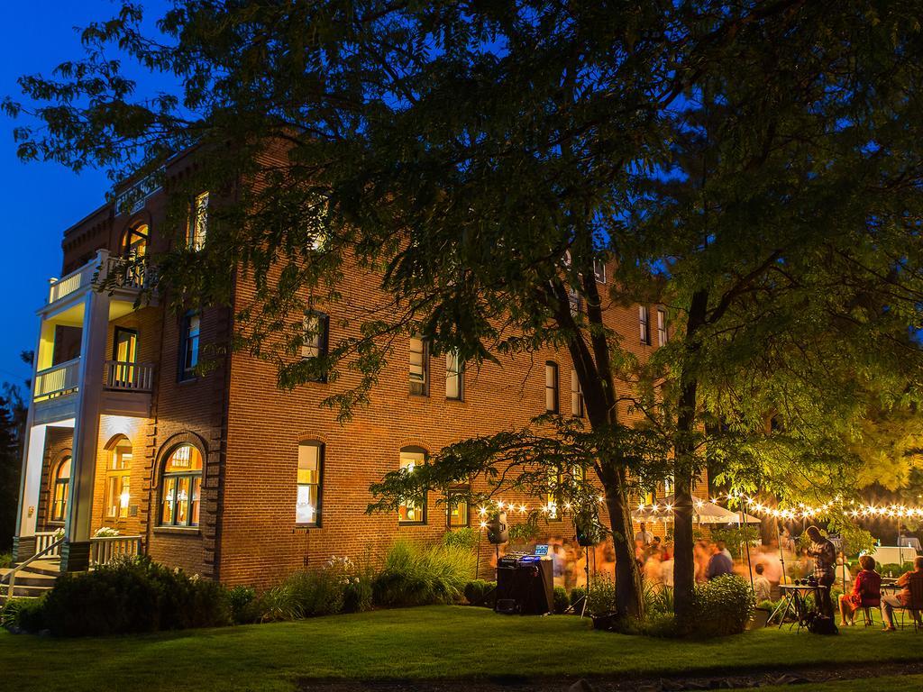 Balch Hotel Dufur Extérieur photo