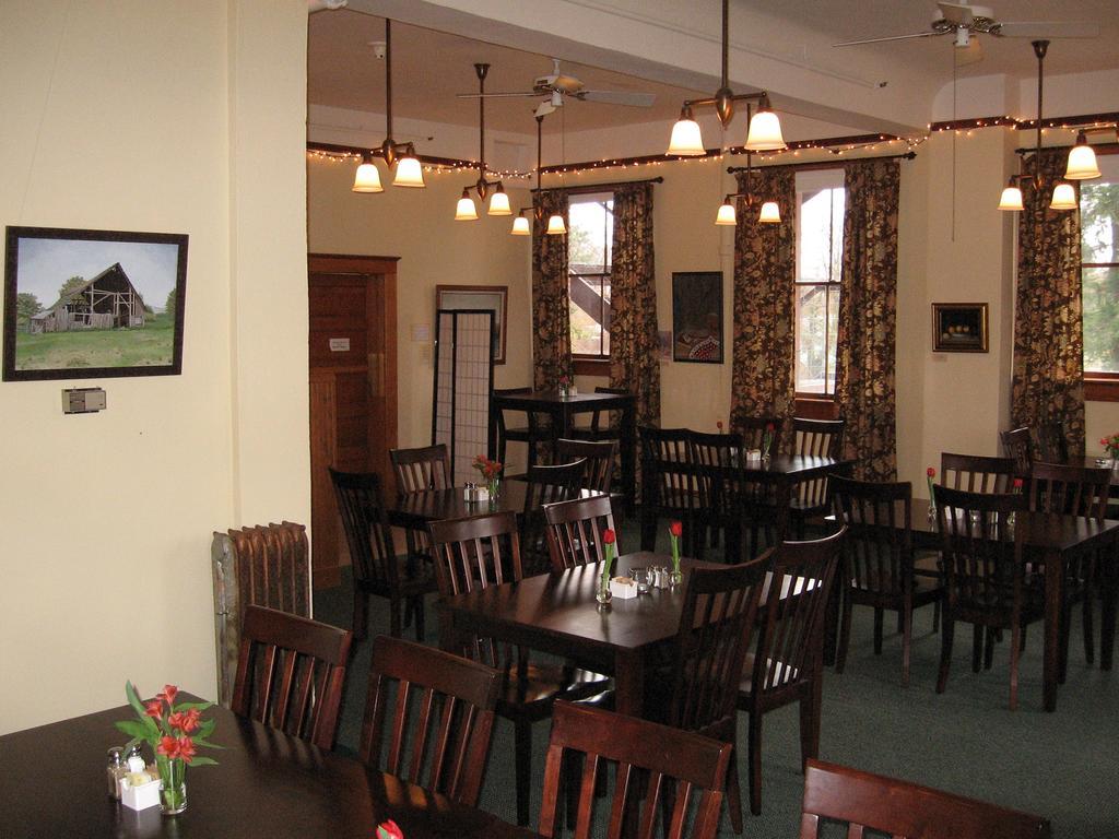 Balch Hotel Dufur Extérieur photo